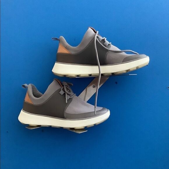 🔥 CLARKS SOOPASFT🔥Womens  Shoes Gray Sz 6.5. - Picture 1 of 7